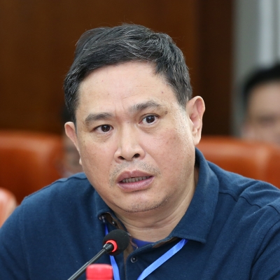 羅豐年-上海和平眼科醫 院眼表病專科主任、 主任醫師